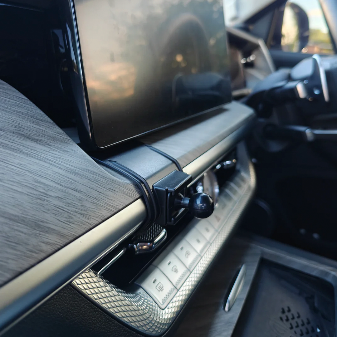 TANK 500 / ALPHA UNIVERSAL BALL MOUNT - PHONE/UHF