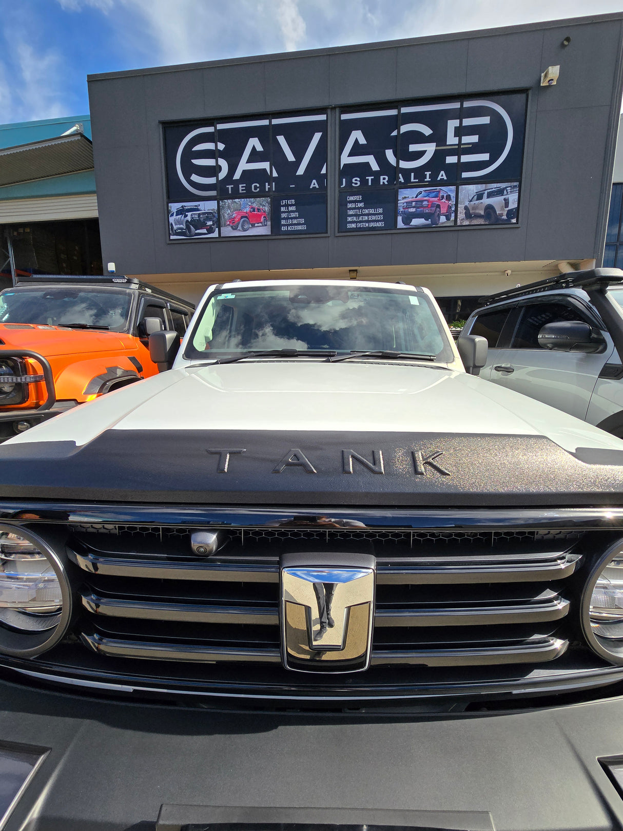 TANK 300 MOULDED BONNET PROTECTOR