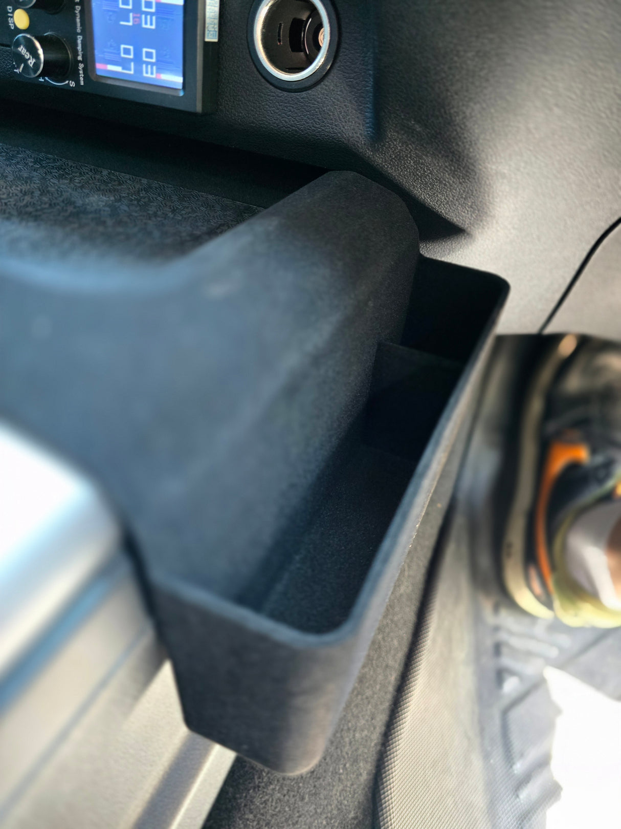 TANK 300 WIRLESS CHARGER STORAGE