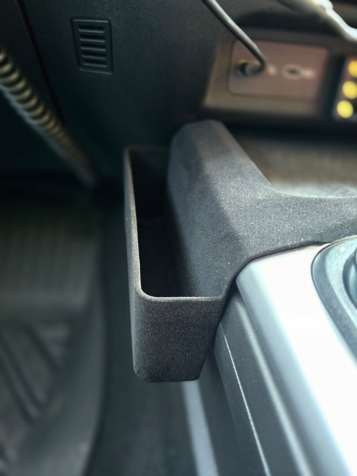 TANK 300 WIRLESS CHARGER STORAGE