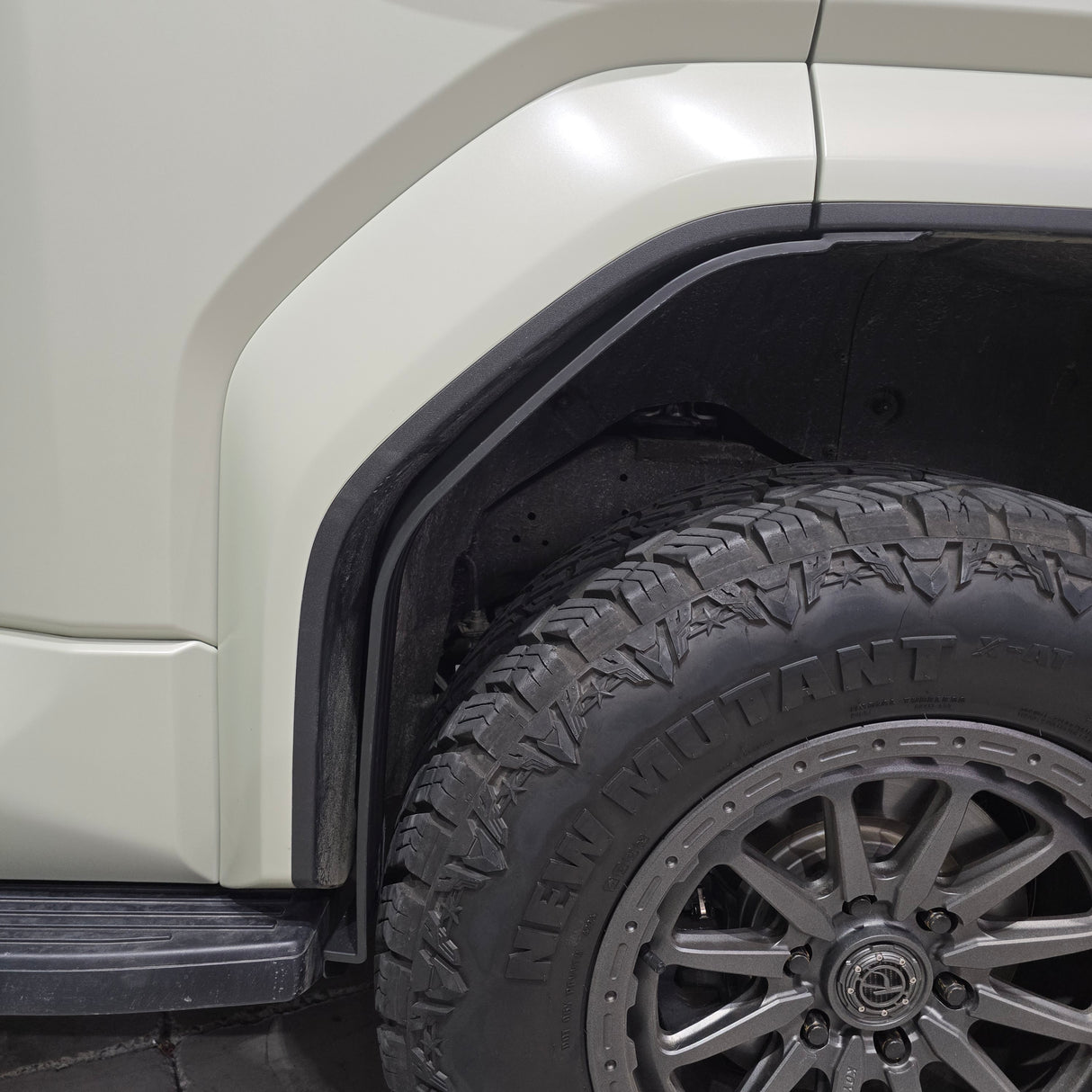 REAR DOOR MUD GUARDS DENZA B5 2026+