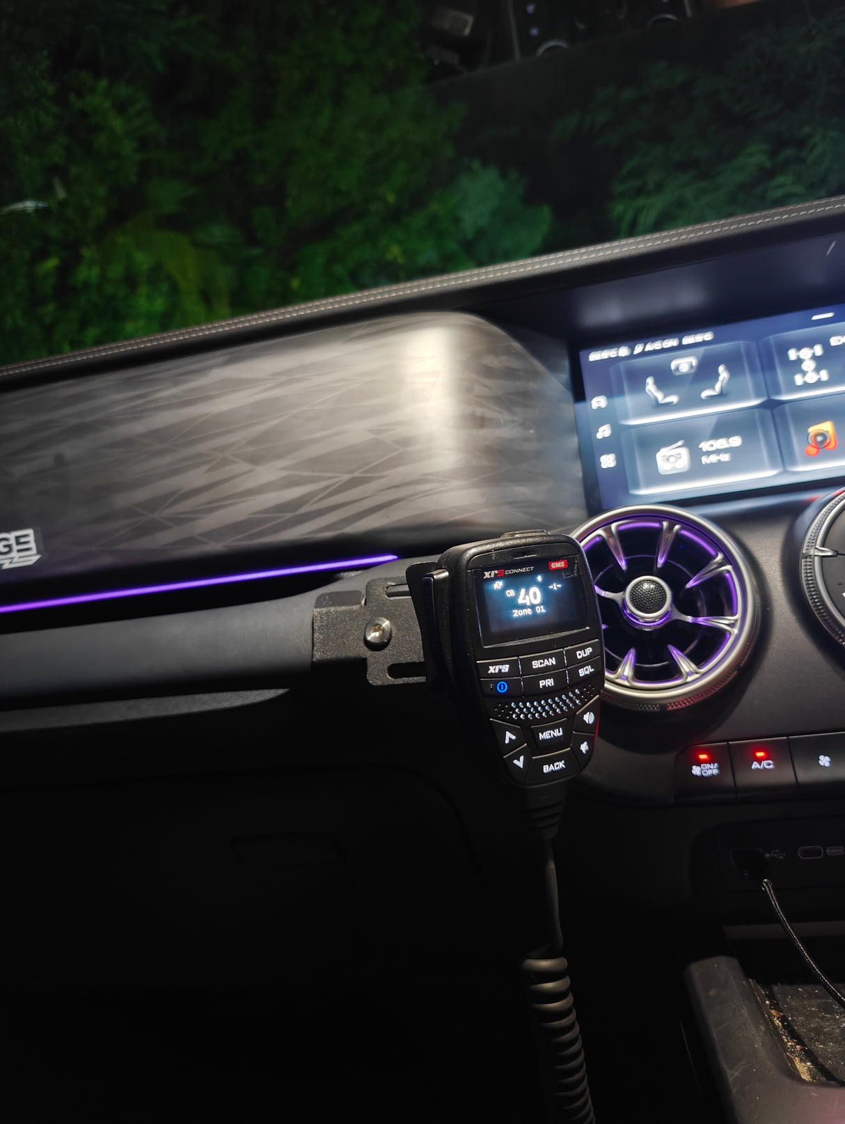 TANK 300 UHF MICROPHONE HOLDER