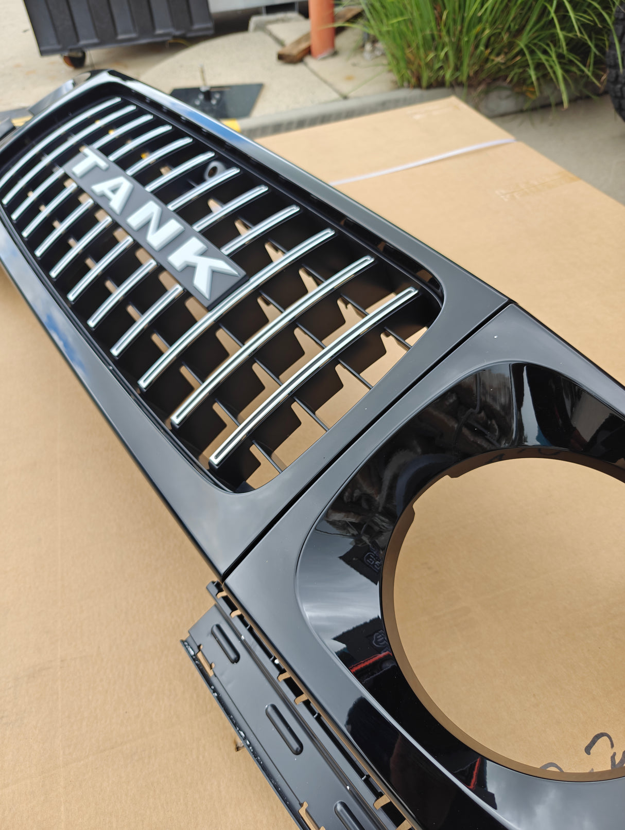 TANK 300 GRILLE 4