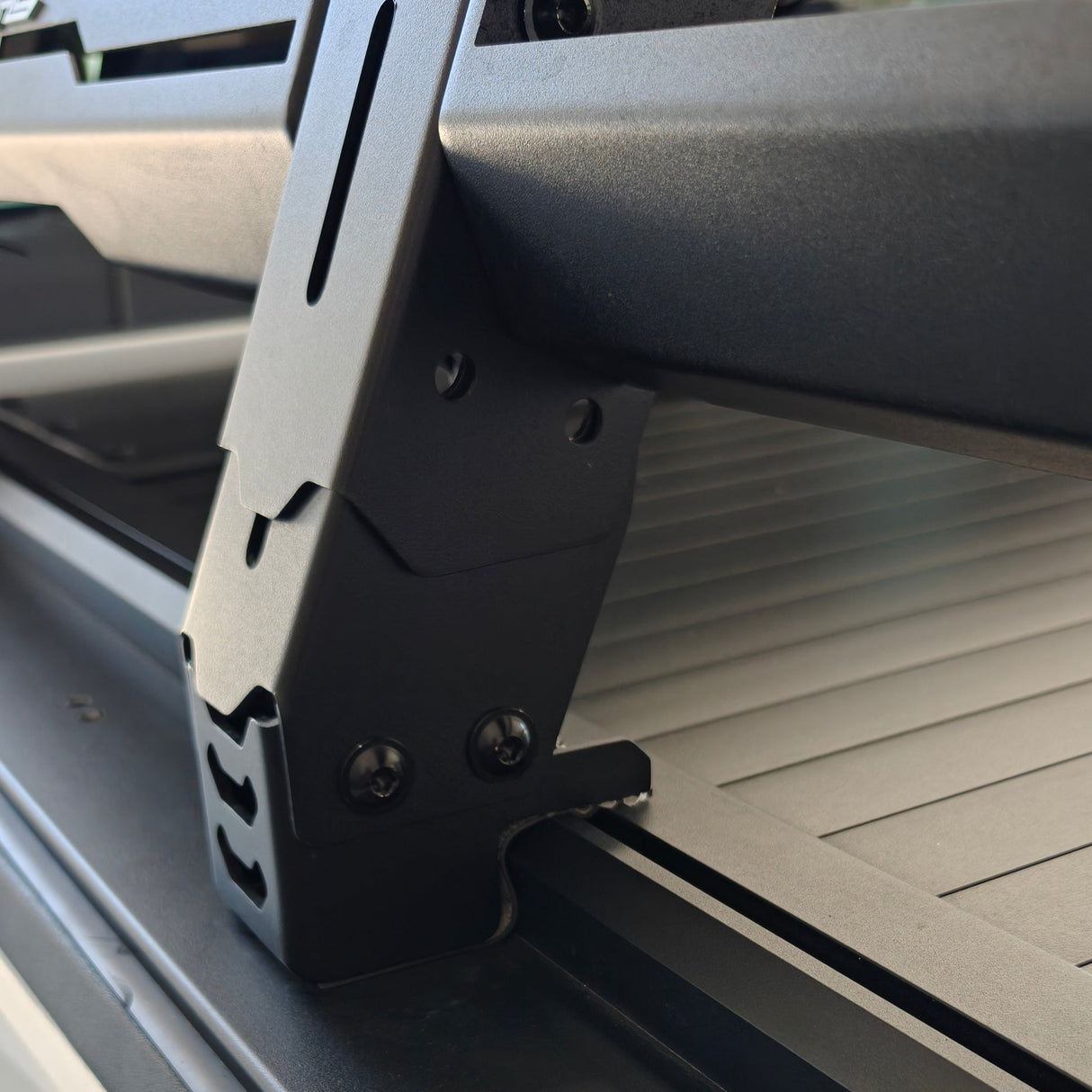 SAVAGE FORTRESS UNIVERSAL ROLLER SHUTTER TUB RACK