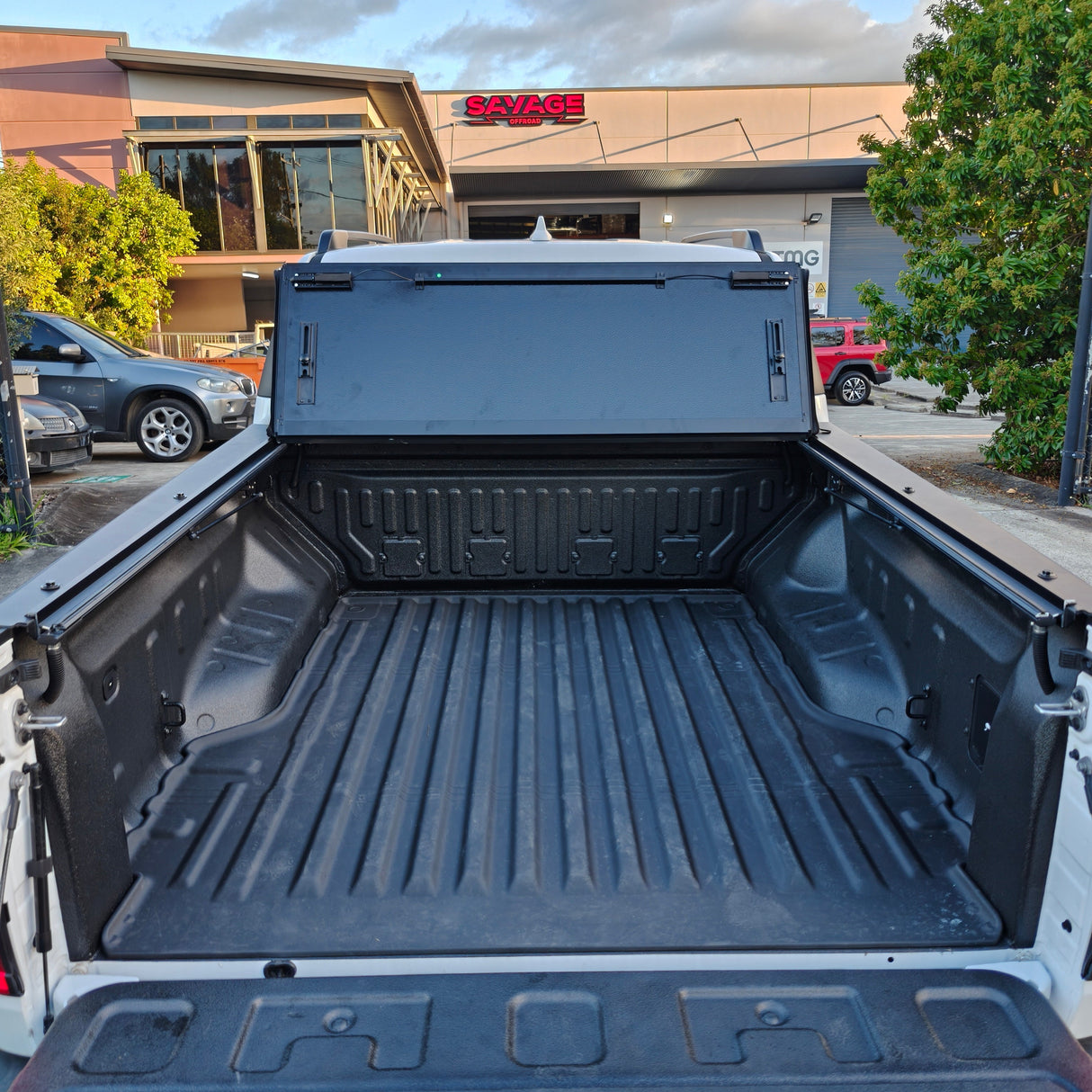 SAVAGE TRIFOLD STEALTH HARD LID COVER – BYD SHARK 6 TONNEAU