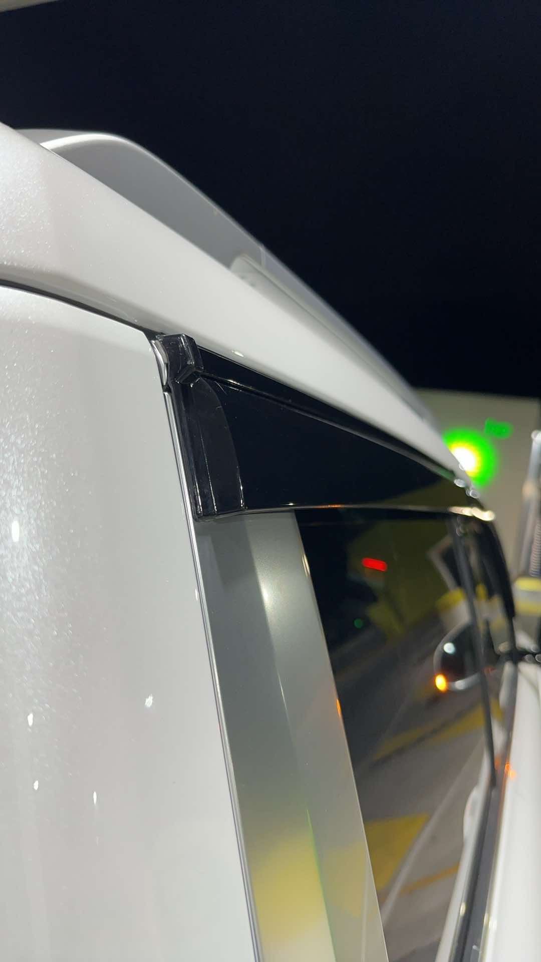 GWM ALPHA PREMIUM TINTED WEATHERSHIELDS