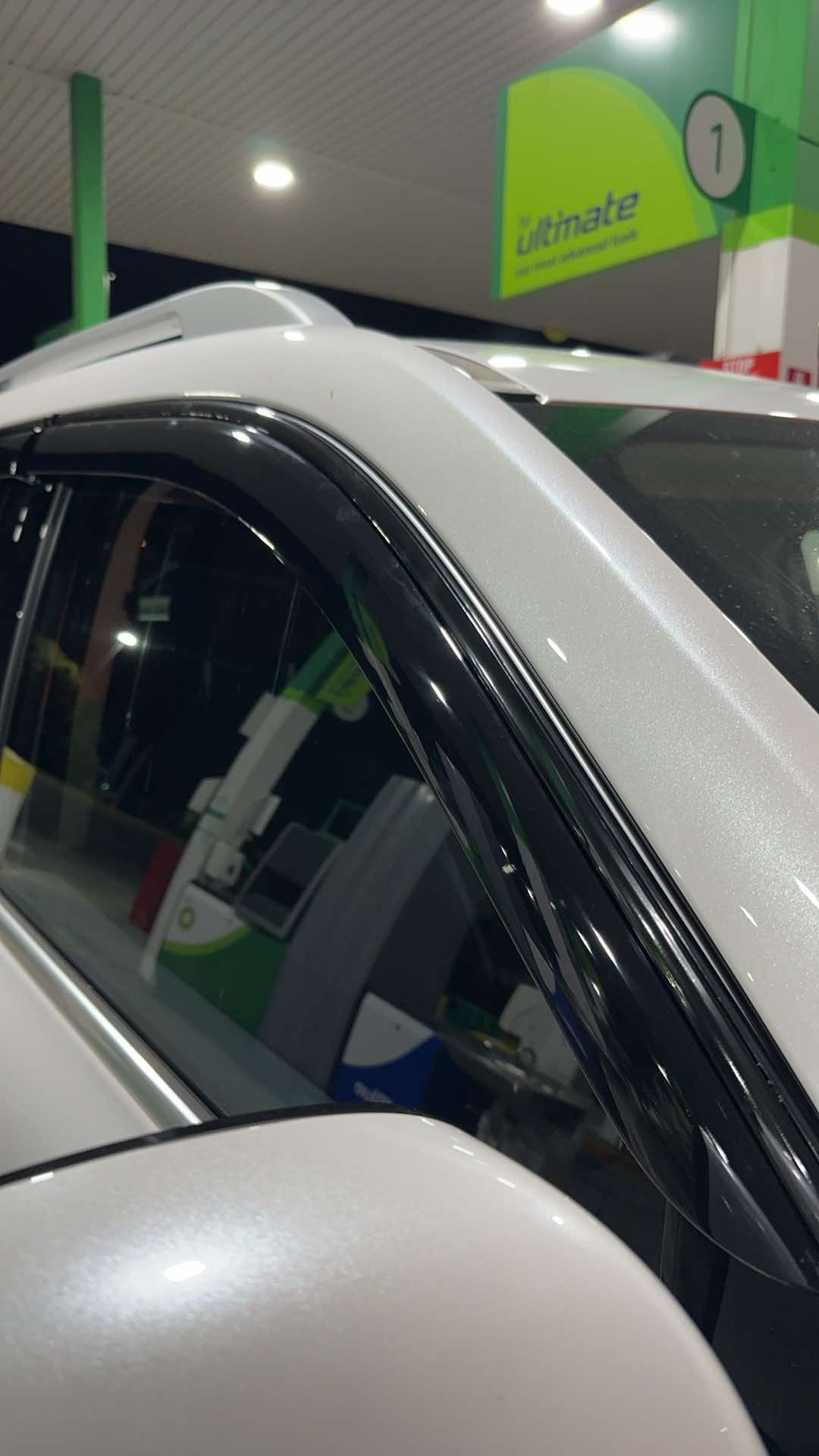 GWM ALPHA PREMIUM TINTED WEATHERSHIELDS