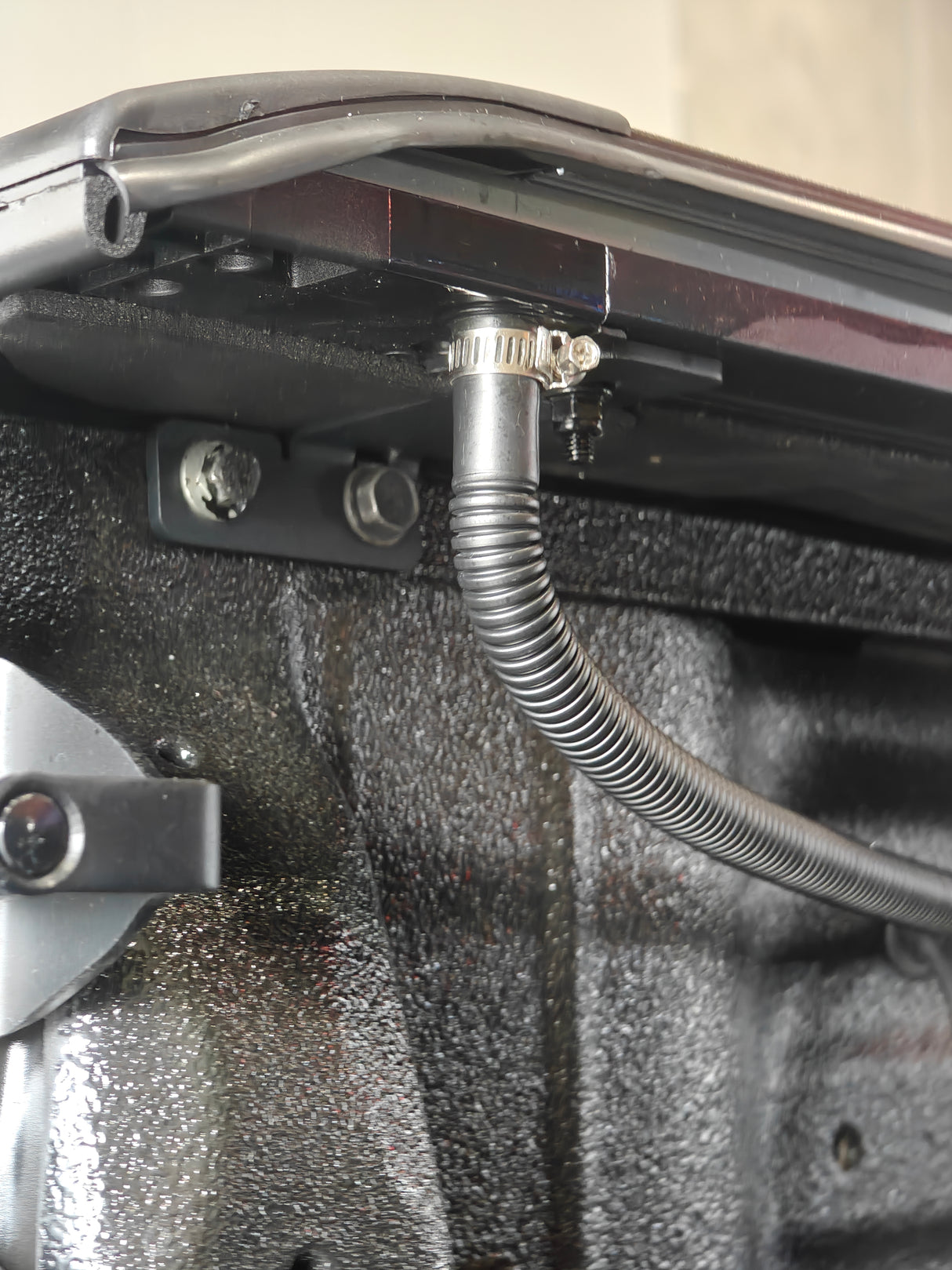 GWM ALPHA ROLLERVAULT ELECTRIC ROLLER/HARD TONNEAU COVER