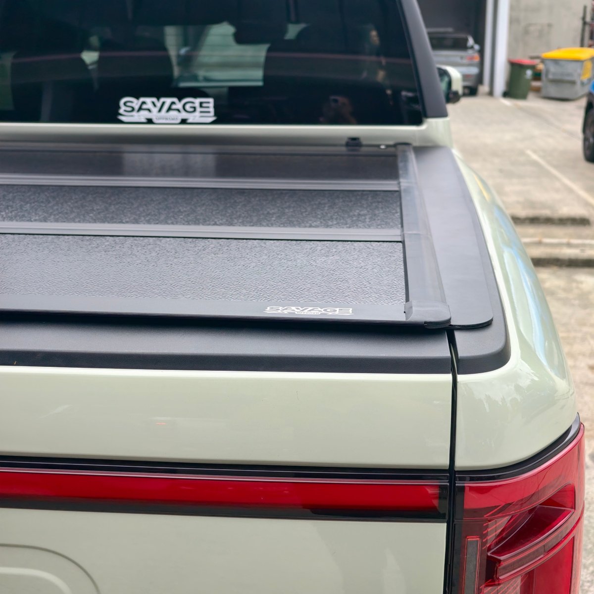 BYD SHARK 6 SAVAGE TRIFOLD STEALTH HARD LID COVER - TONNEAU - Savage Tech Australia