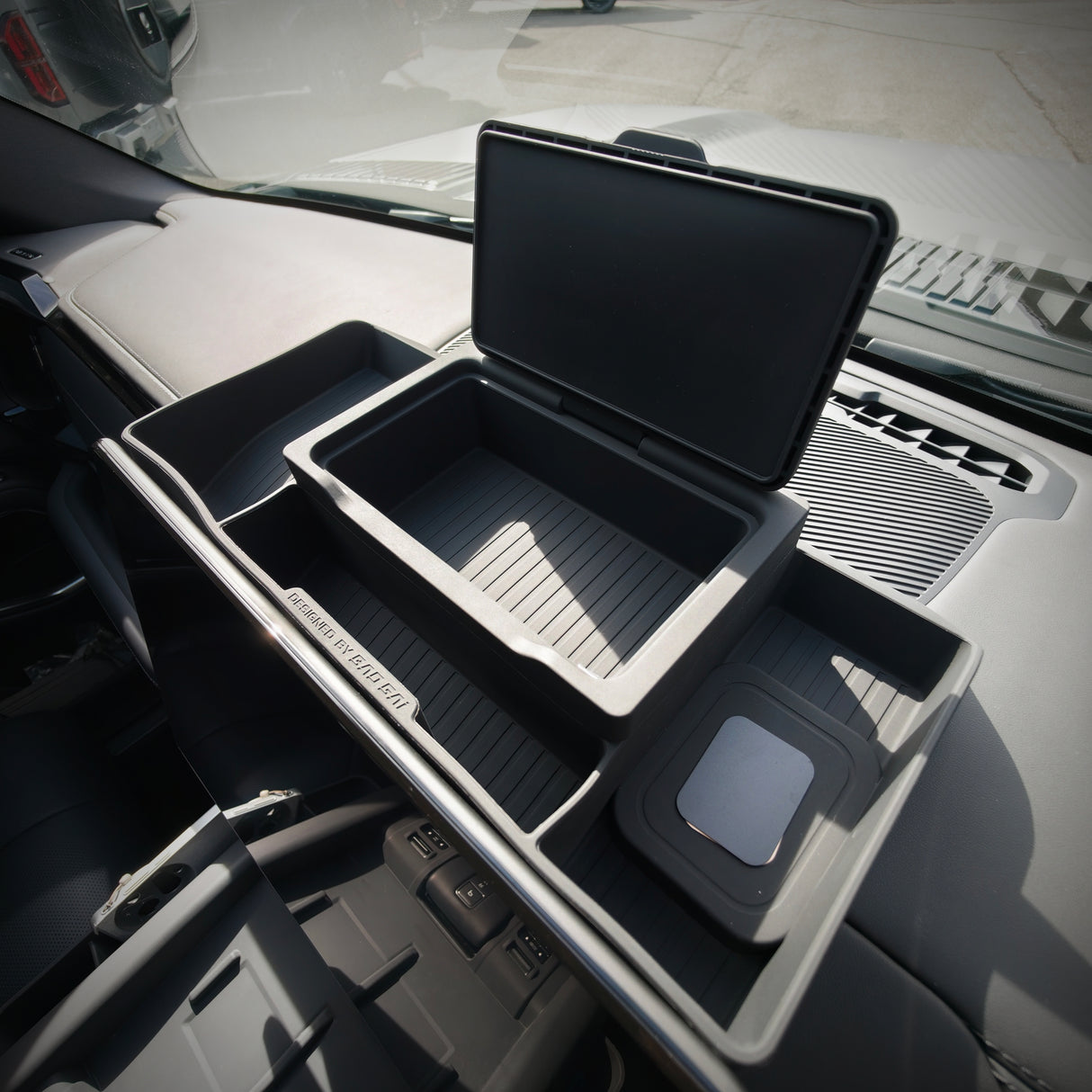 CENTRE SCREEN REAR STORAGE ORGANISER DENZA B8 2026+