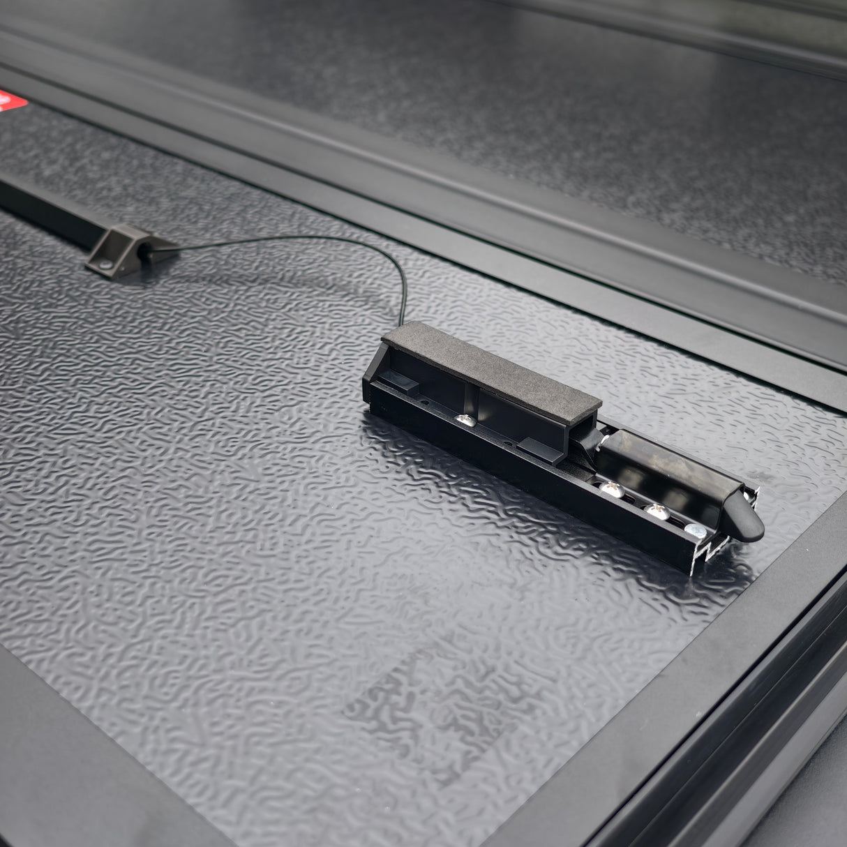 SAVAGE TRIFOLD STEALTH HARD LID COVER – BYD SHARK 6 TONNEAU