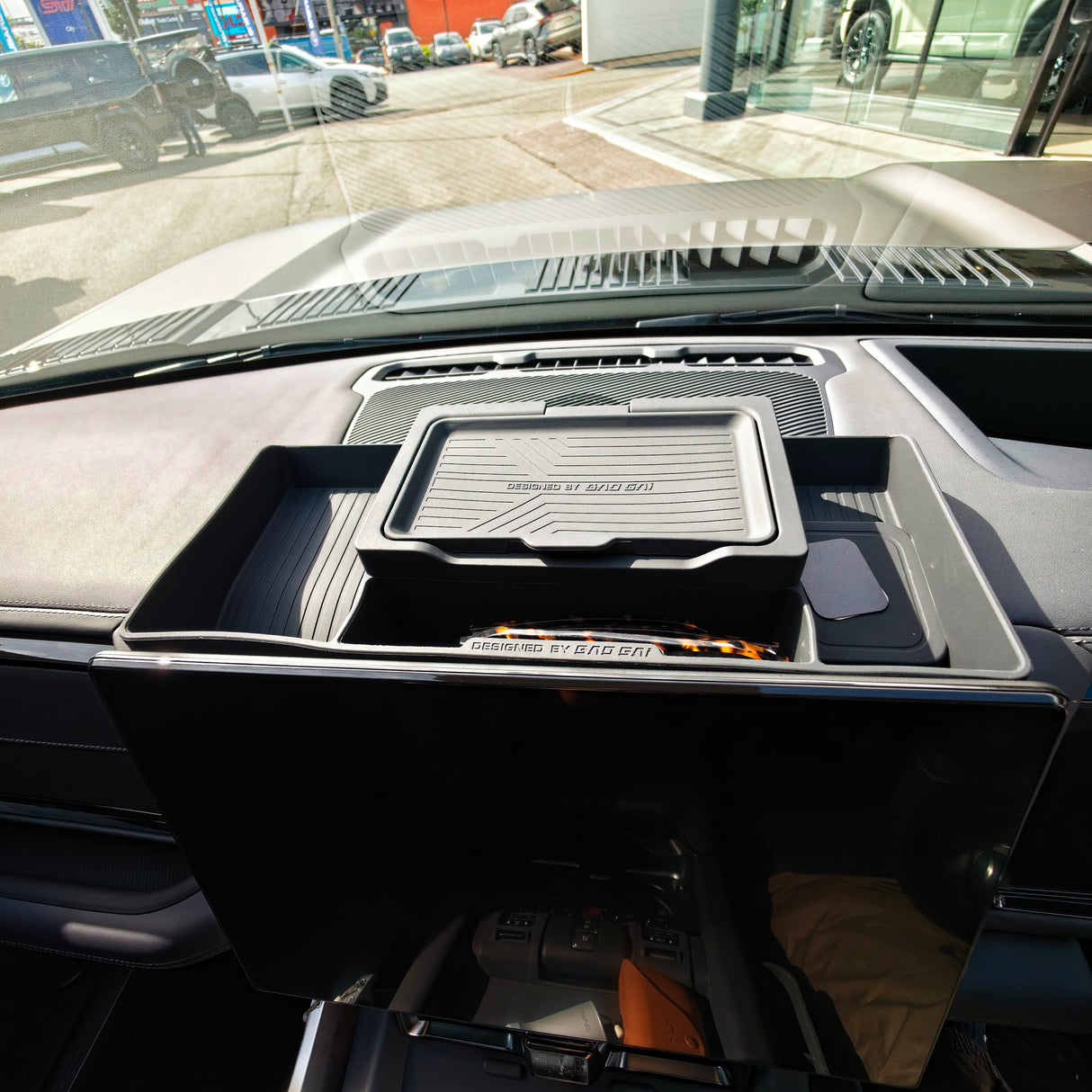 CENTRE SCREEN REAR STORAGE ORGANISER DENZA B8 2026+