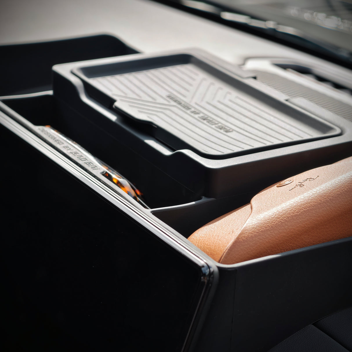 CENTRE SCREEN REAR STORAGE ORGANISER DENZA B8 2026+