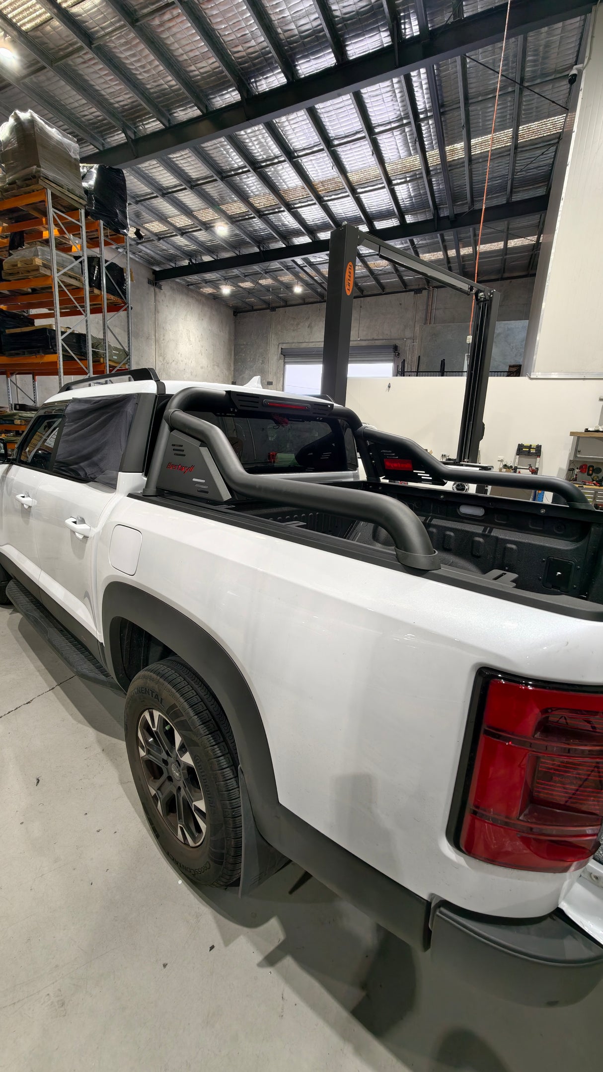 BESTWYLL PREMIUM SPORTS BAR WITH BRAKE LIGHT