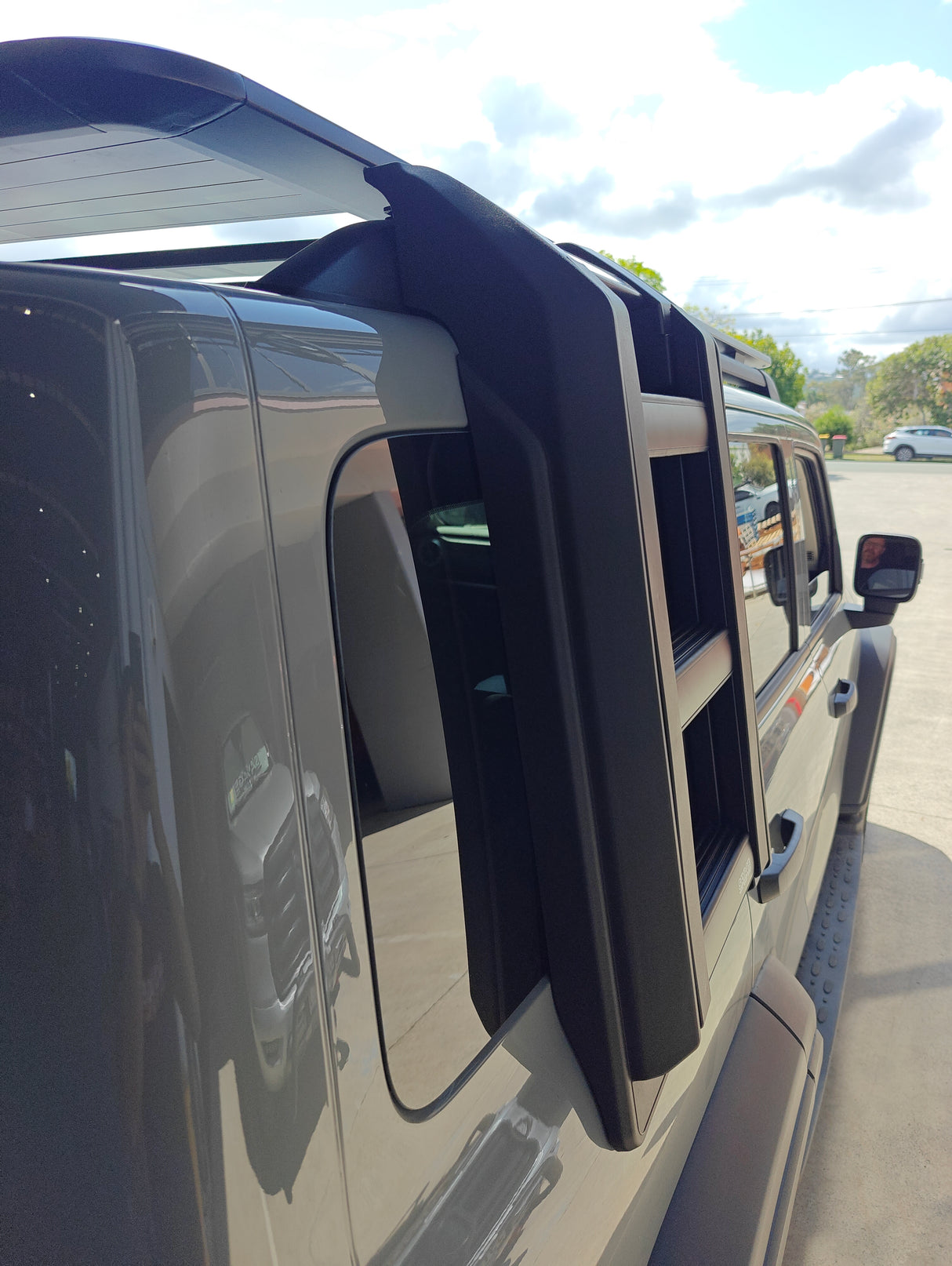 TANK 300 SIDE LADDER (NEW FLUSH DESIGN)