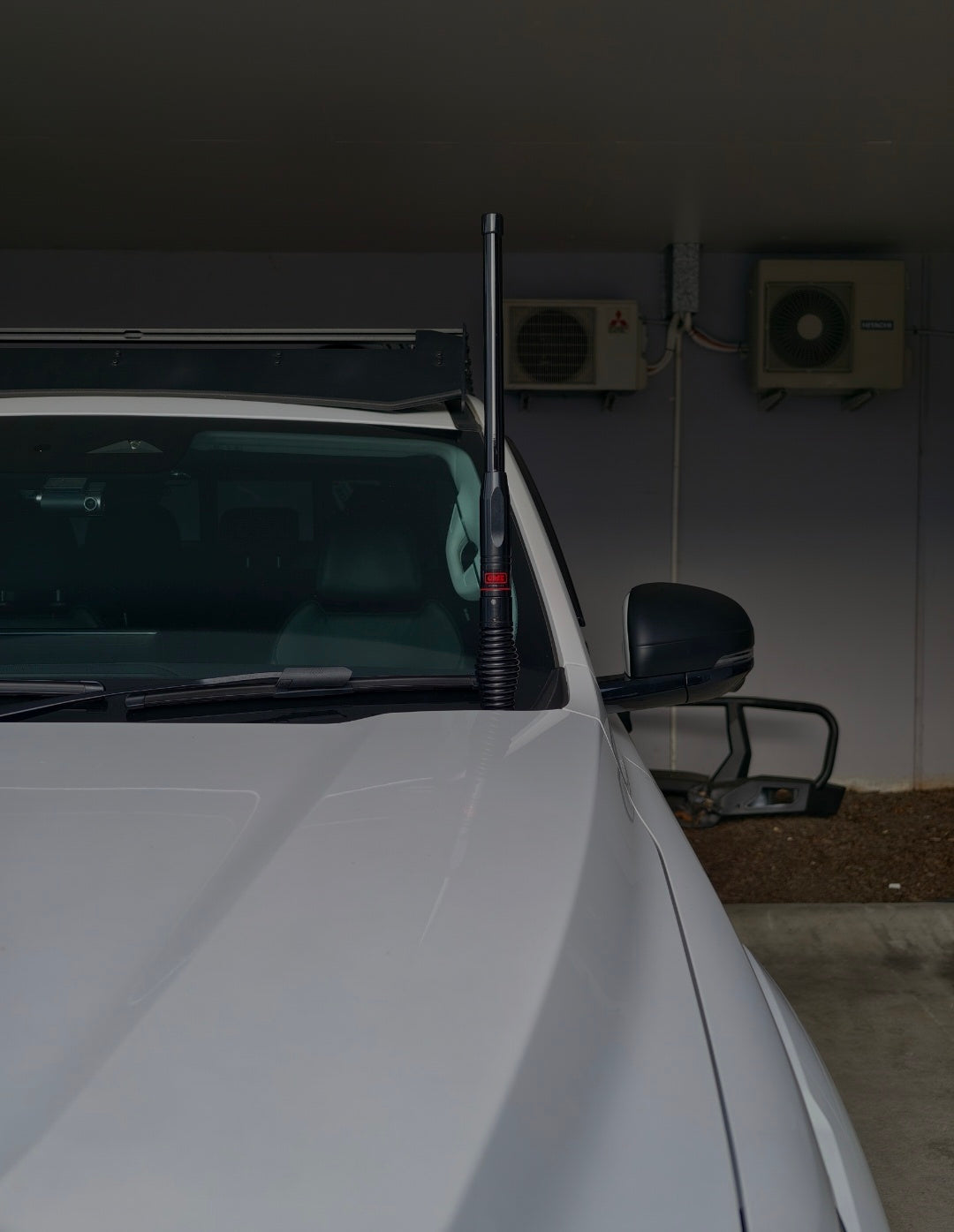 GWM ALPHA / GWM TANK 500 UHF ANTENNA BRACKET BONNET MOUNT