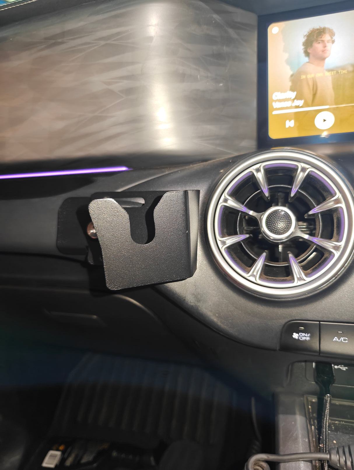 TANK 300 UHF MICROPHONE HOLDER