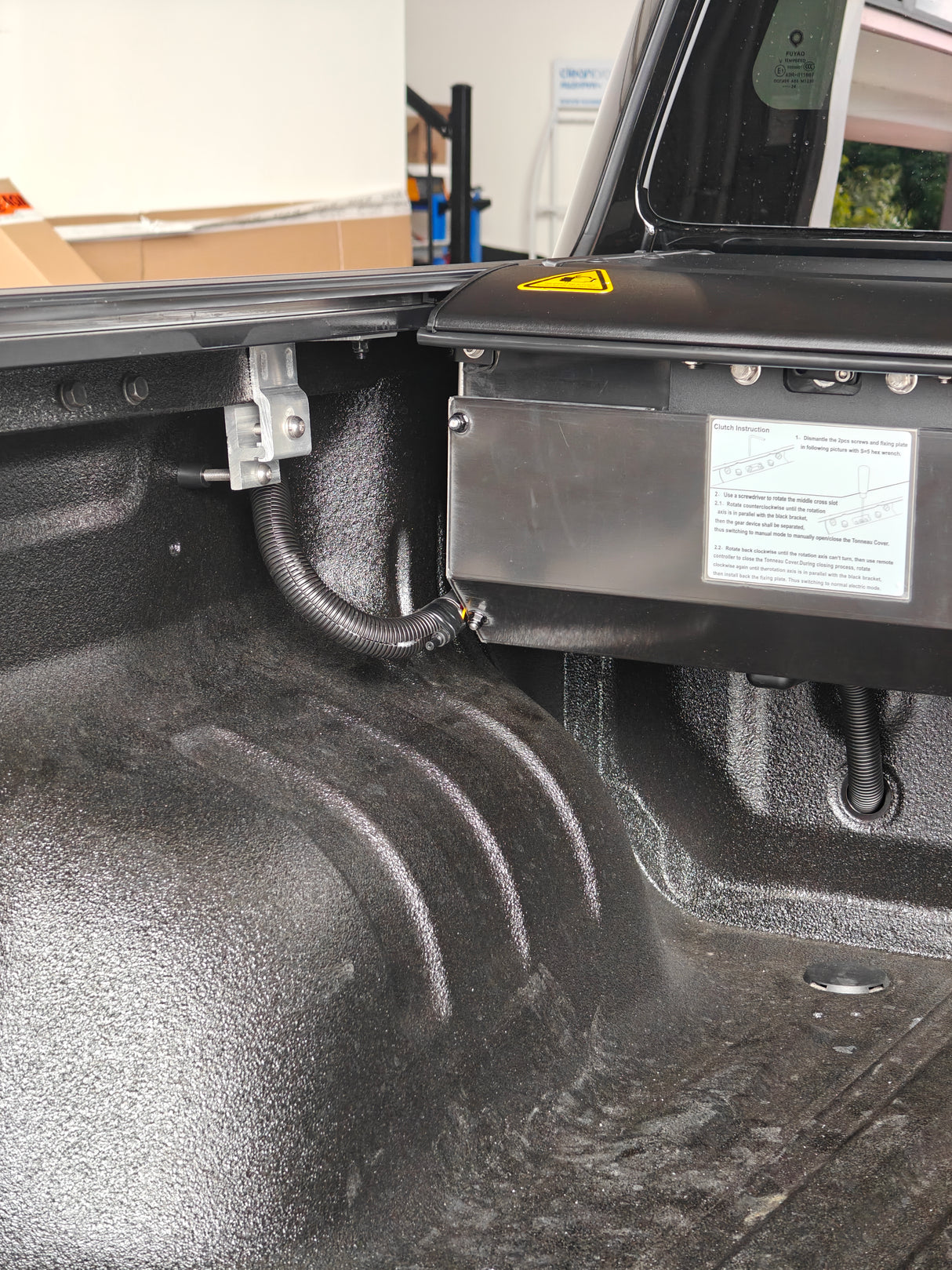 GWM ALPHA ROLLERVAULT ELECTRIC ROLLER/HARD TONNEAU COVER