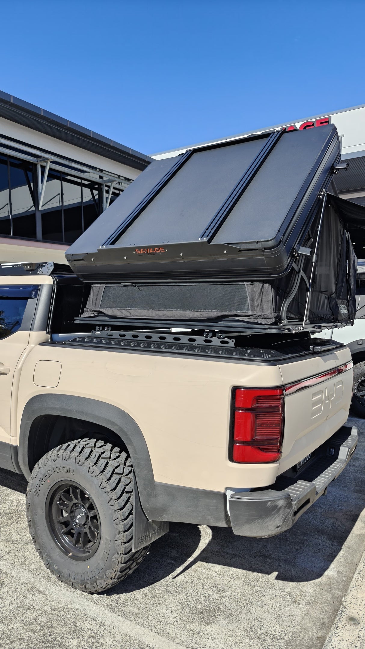 SAVAGE HARDSHELL ROOFTOP TENT