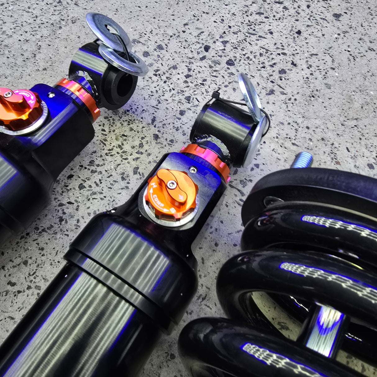 TANK 300 NITROGEN MONOTUBE SUSPENSION KIT