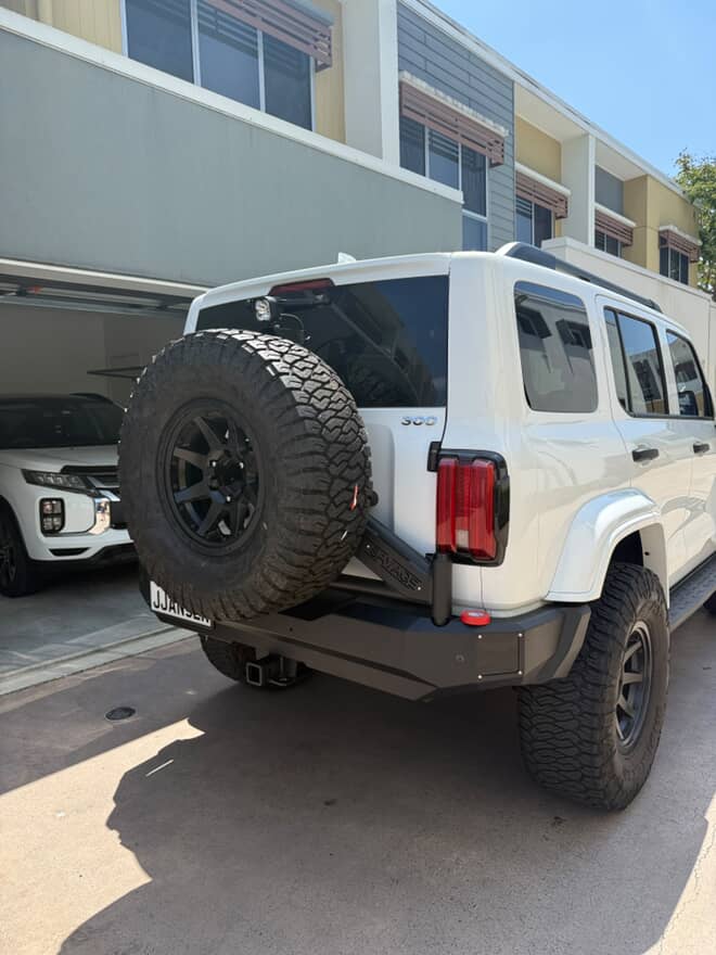 TANK 300 ARMOUR REAR BAR WITH TYRE CARRIER