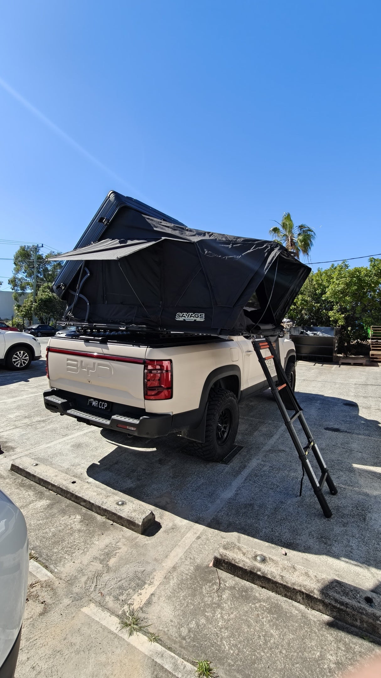 SAVAGE HARDSHELL ROOFTOP TENT