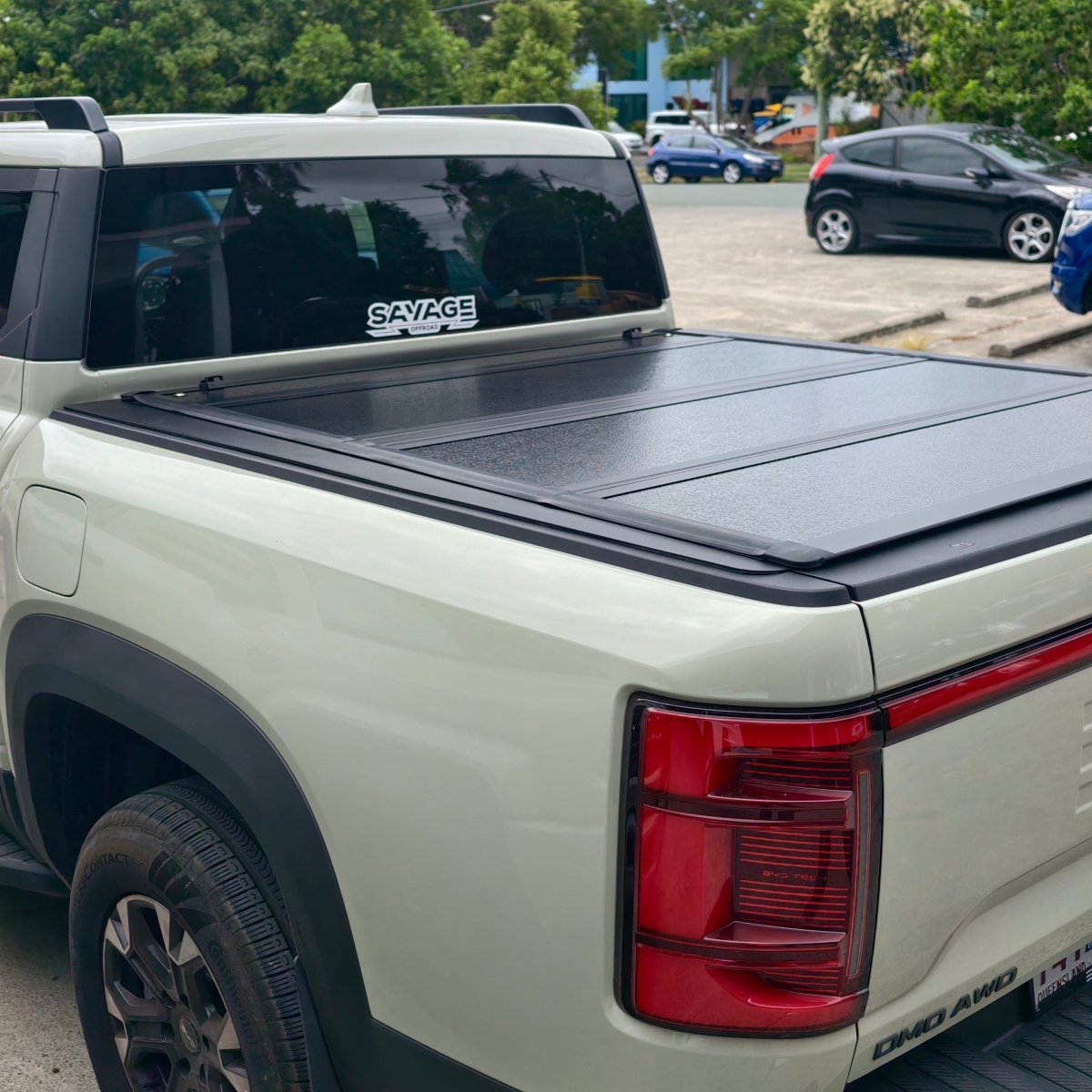 BYD SHARK 6 SAVAGE TRIFOLD STEALTH HARD LID COVER - TONNEAU - Savage Tech Australia