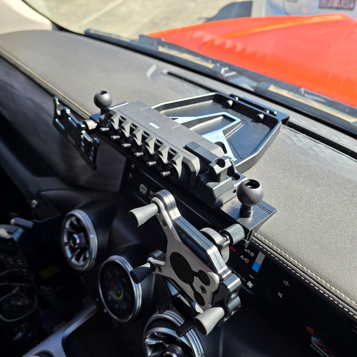 TANK 300 SAVAGE COMMAND CENTRE WITH 6 SWITCH WIRELESS CONTROLLER - Savage Tech Australia