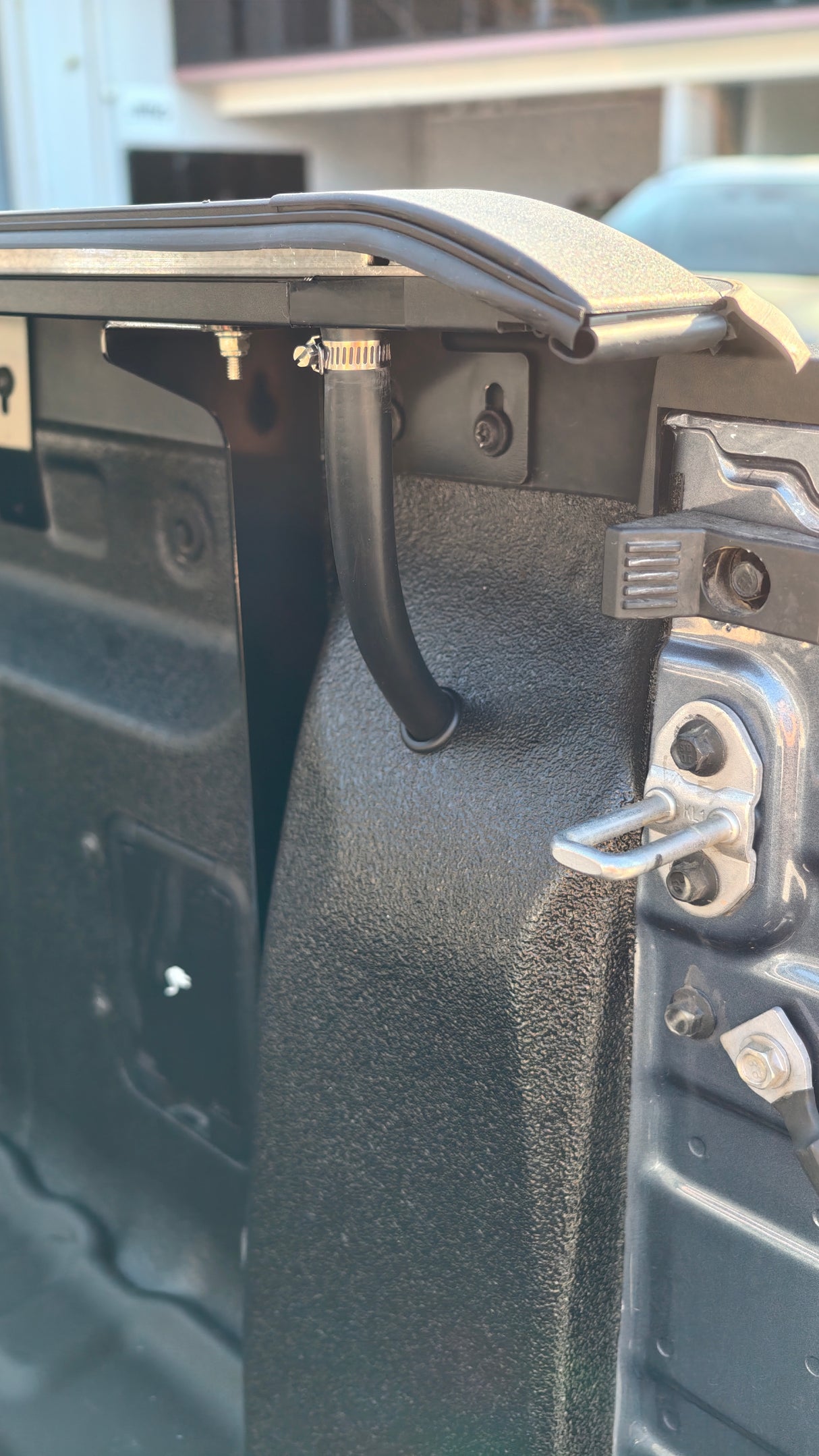 BYD SHARK 6 ELECTRIC CARGOGUARD PRO ROLLER SHUTTER