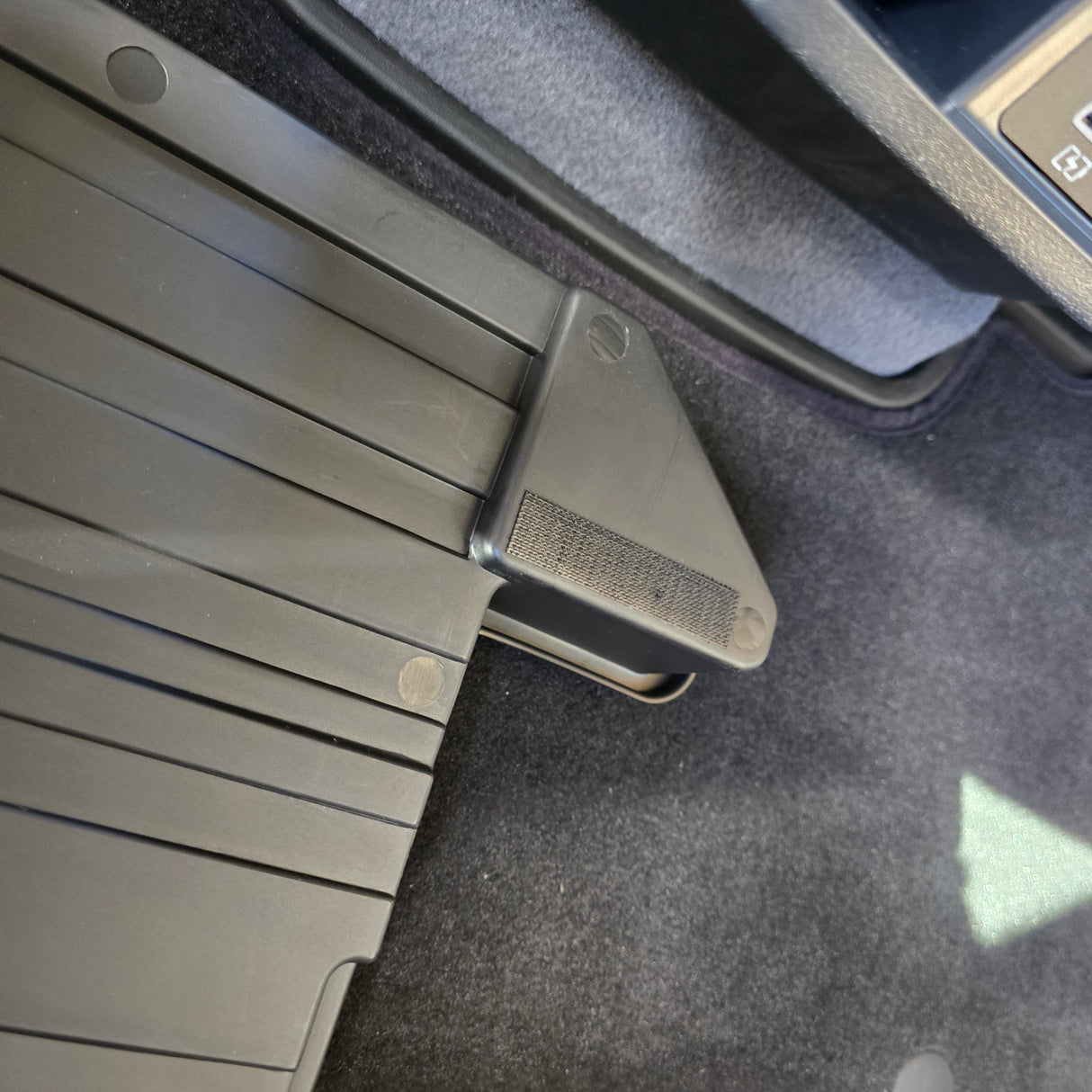 DENZA B5 2026+ UNDERSEAT STORAGE TRAYS