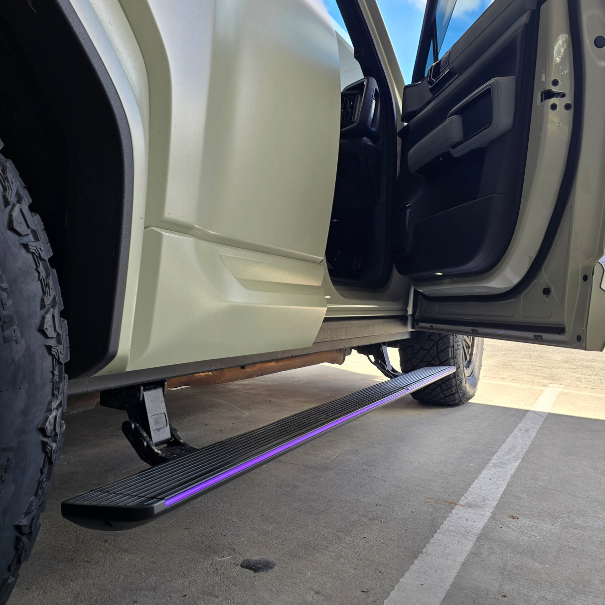 SAVAGE ELECTRIC SMARTSTEPS SIDE STEPS WITH RGB STEP LIGHTING DENZA B5 2026+