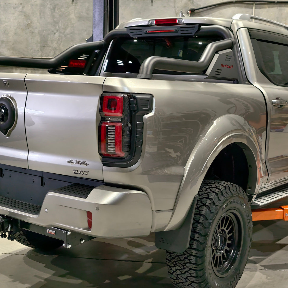 BESTWYLL PREMIUM SPORTS BAR WITH BRAKE LIGHT