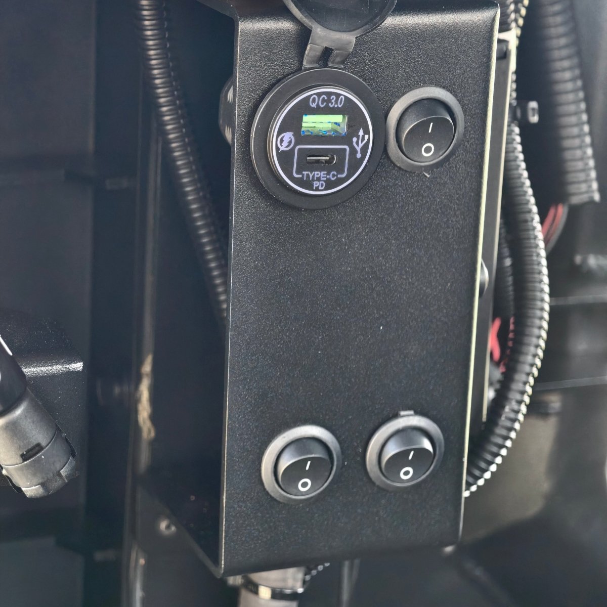 BYD SHARK 6 SAVAGE PREDATOR CANOPY WITH CENTRAL LOCKING & BUILT IN INTERIOR LIGHTING - Savage Tech Australia