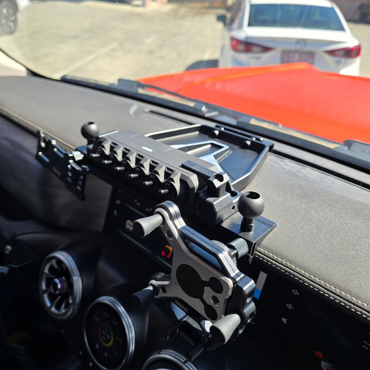 TANK 300 SAVAGE COMMAND CENTRE WITH 6 SWITCH WIRELESS CONTROLLER - Savage Tech Australia