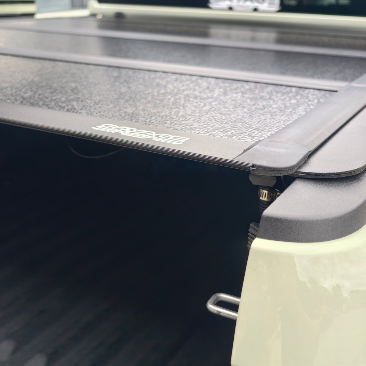 BYD SHARK 6 SAVAGE TRIFOLD STEALTH HARD LID COVER - TONNEAU - Savage Tech Australia