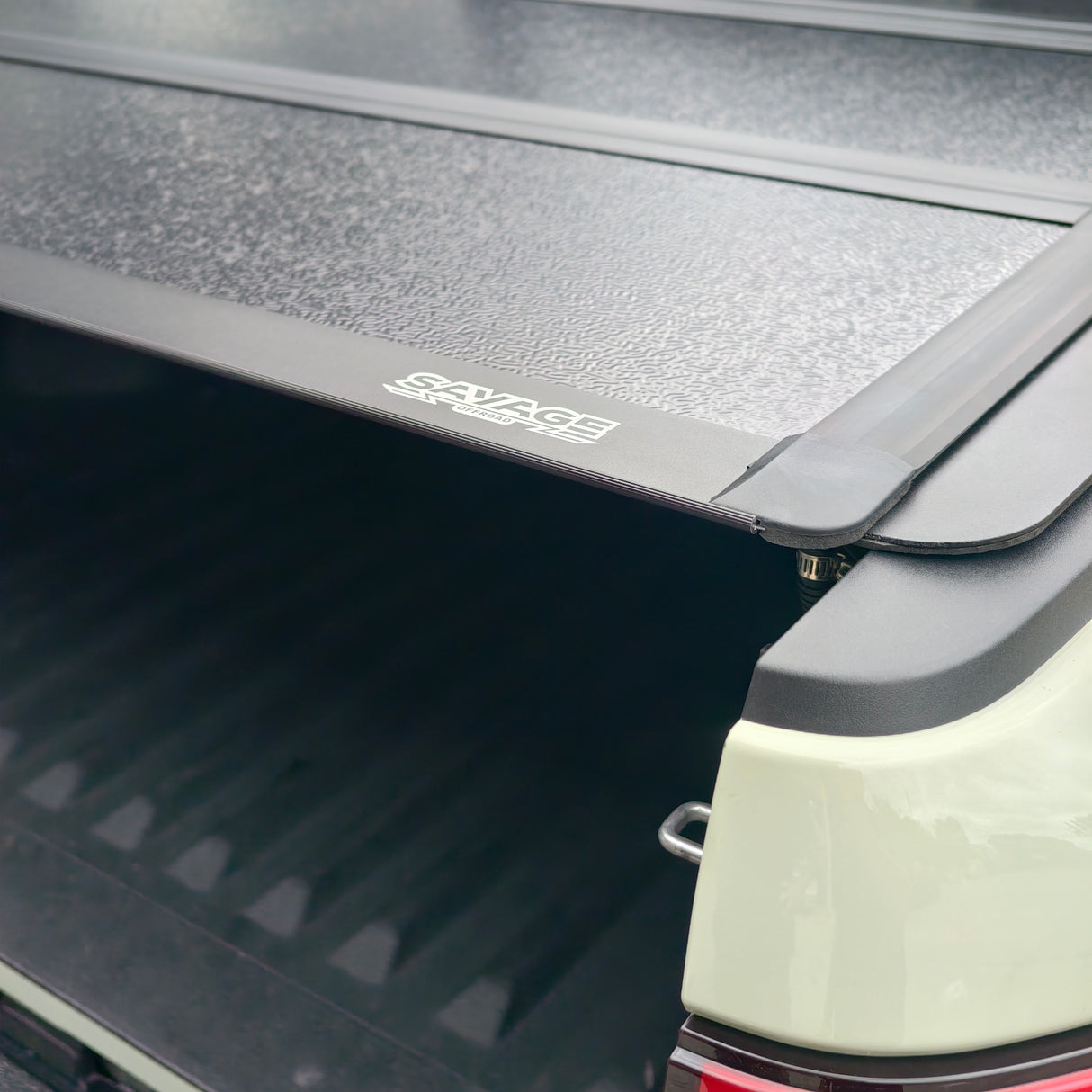 SAVAGE TRIFOLD STEALTH HARD LID COVER – BYD SHARK 6 TONNEAU