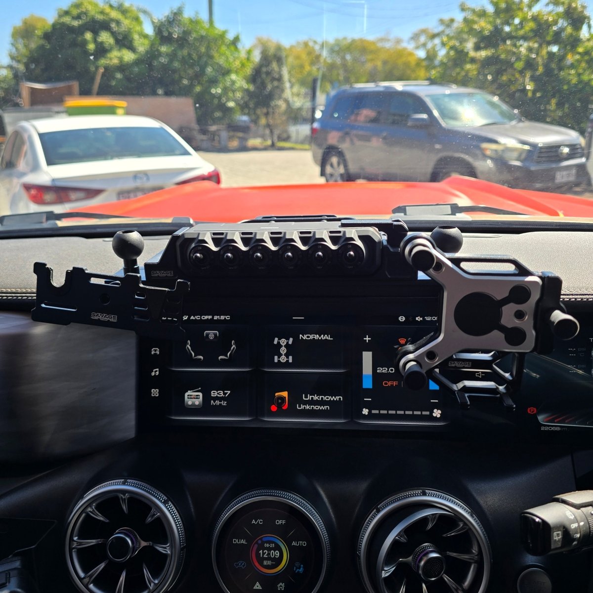 TANK 300 SAVAGE COMMAND CENTRE WITH 6 SWITCH WIRELESS CONTROLLER - Savage Tech Australia