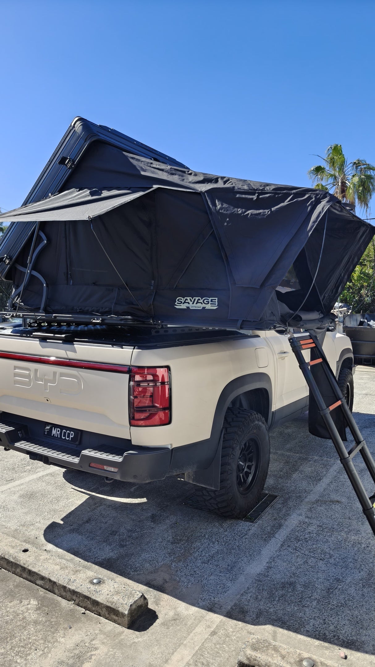 SAVAGE HARDSHELL ROOFTOP TENT