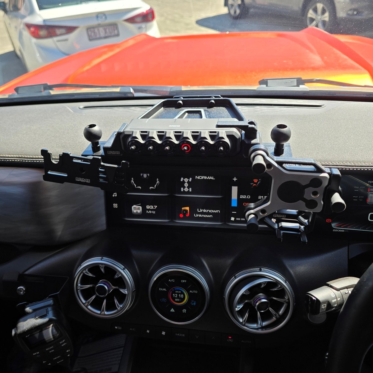 TANK 300 SAVAGE COMMAND CENTRE WITH 6 SWITCH WIRELESS CONTROLLER - Savage Tech Australia