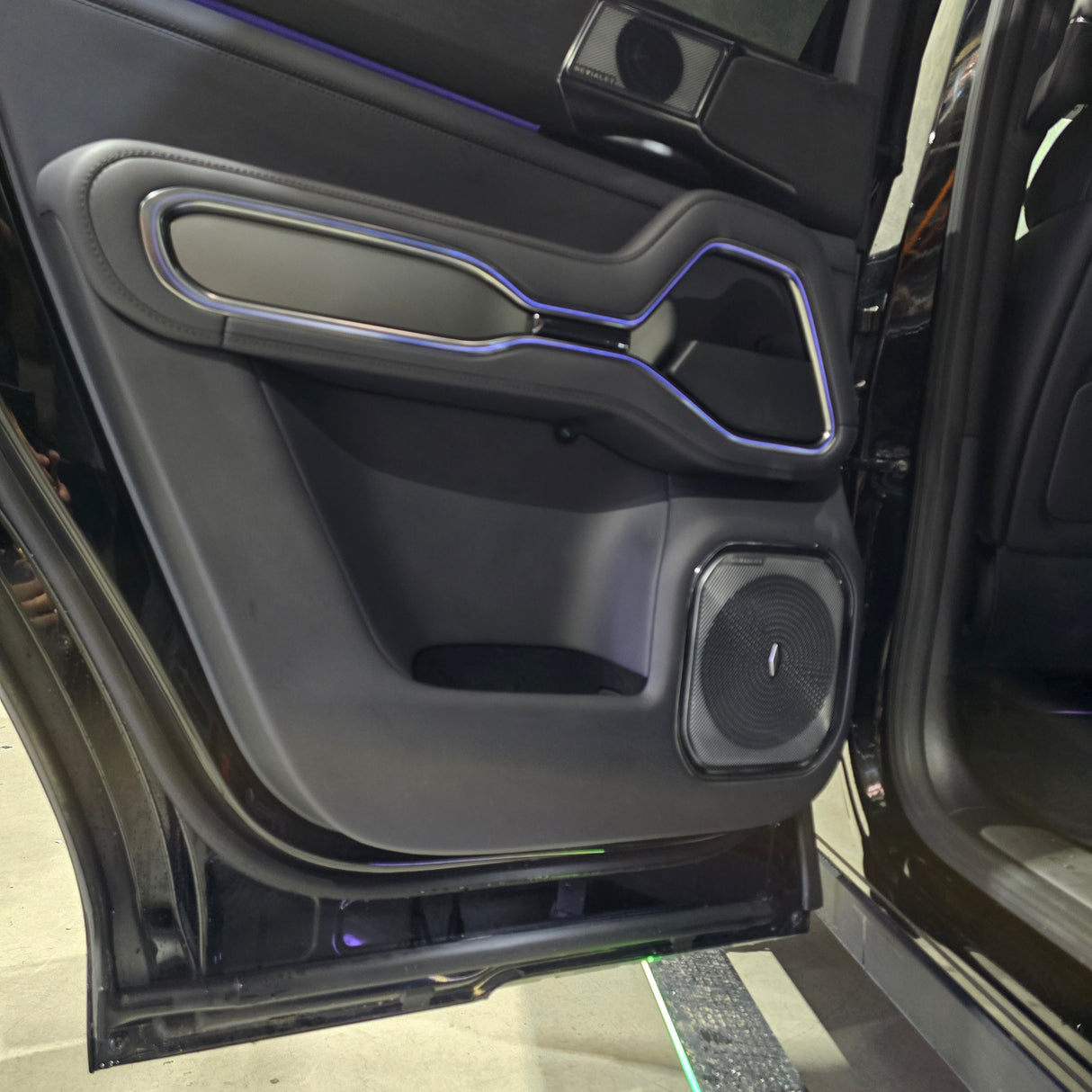 CARBON SERIES DOOR CARD SCUFF PROTECTORS DENZA B8 2026+