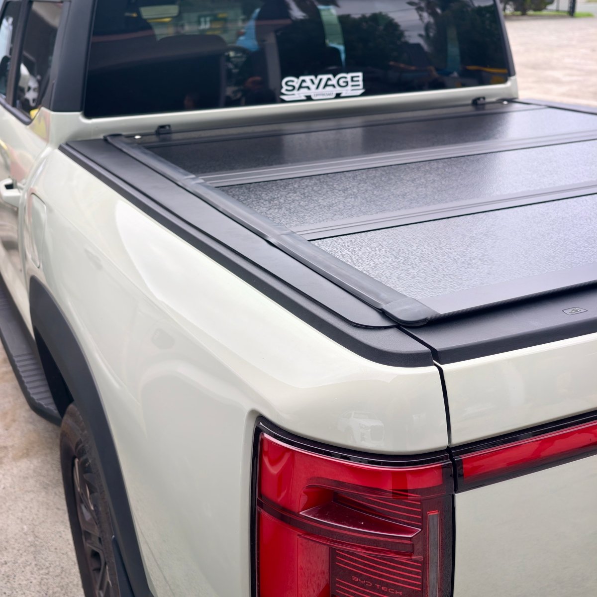 BYD SHARK 6 SAVAGE TRIFOLD STEALTH HARD LID COVER - TONNEAU - Savage Tech Australia