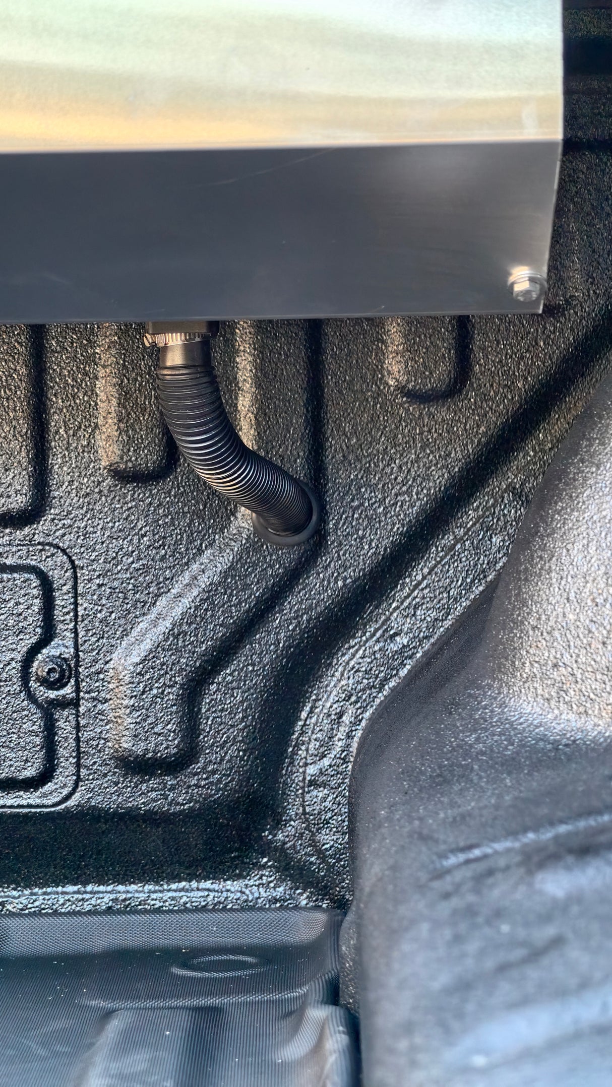 BYD SHARK 6 ELECTRIC CARGOGUARD PRO ROLLER SHUTTER