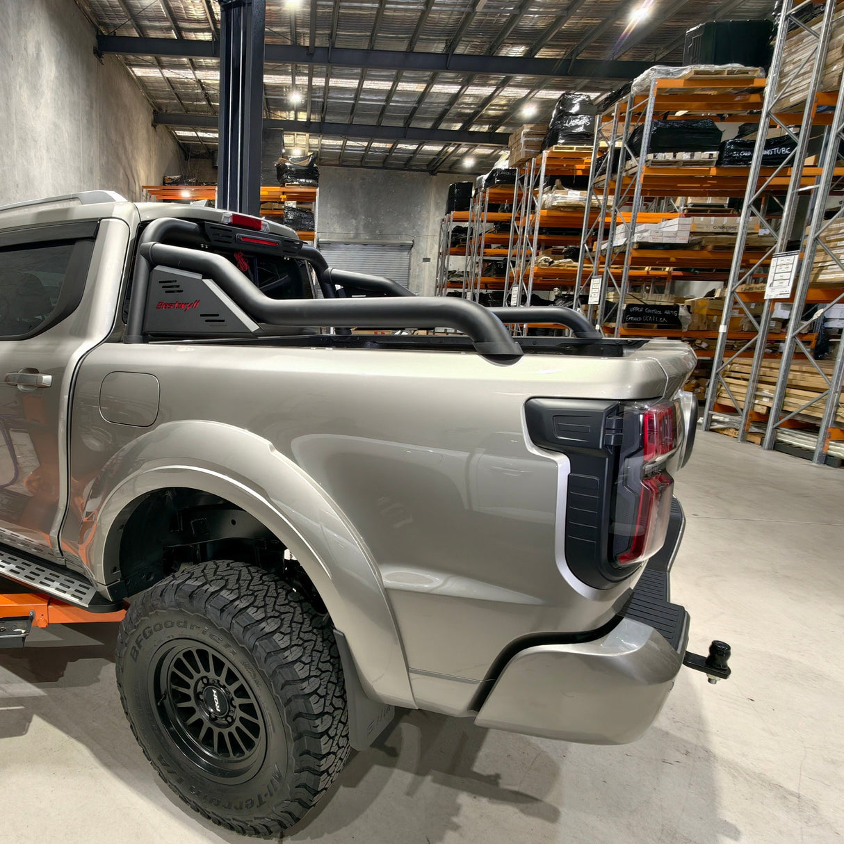 BESTWYLL PREMIUM SPORTS BAR WITH BRAKE LIGHT