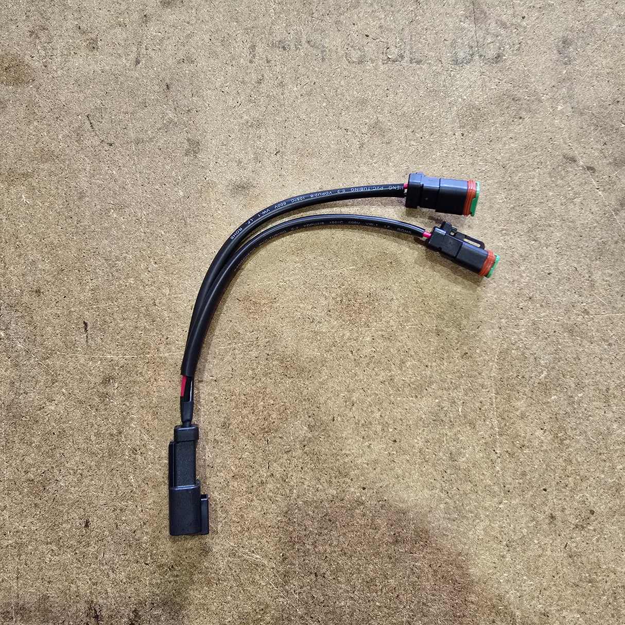 2-PIN DEUTSCH SPLITTER FOR SPOTLIGHS & WORKLIGHTS Y ADAPTOR