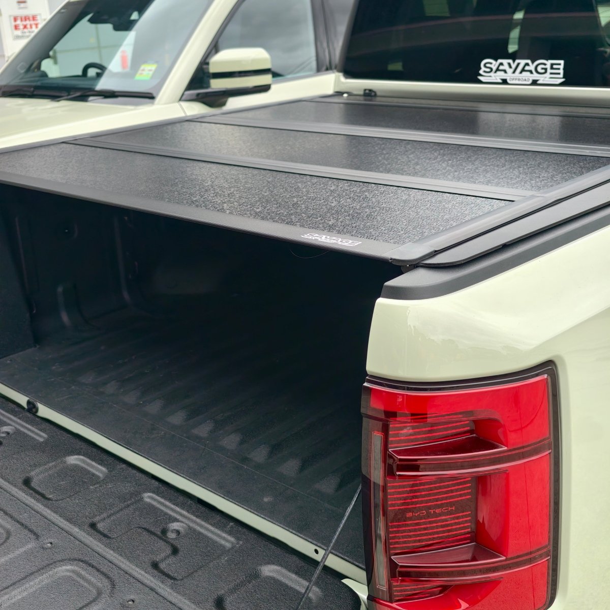 BYD SHARK 6 SAVAGE TRIFOLD STEALTH HARD LID COVER - TONNEAU - Savage Tech Australia