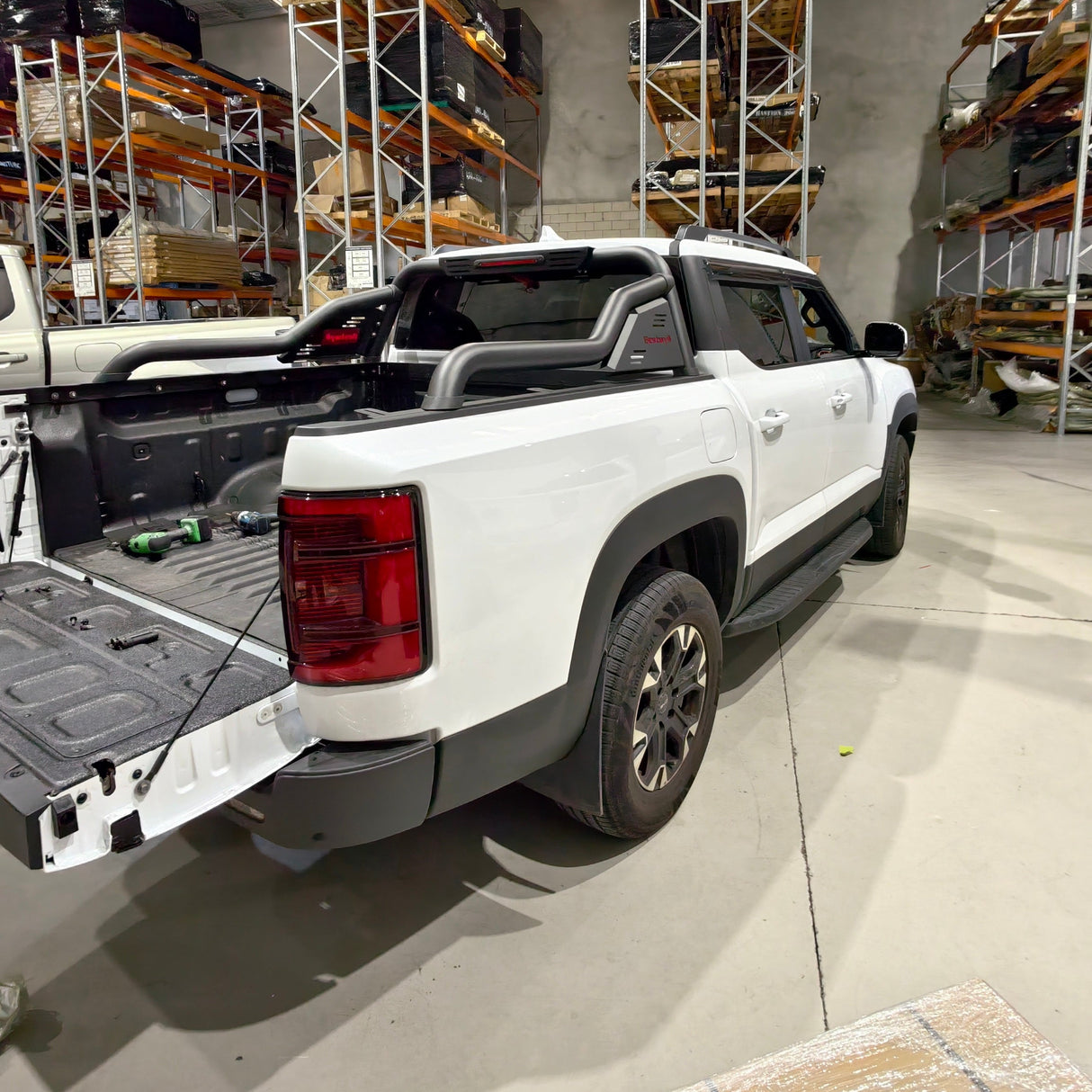 BESTWYLL PREMIUM SPORTS BAR WITH BRAKE LIGHT