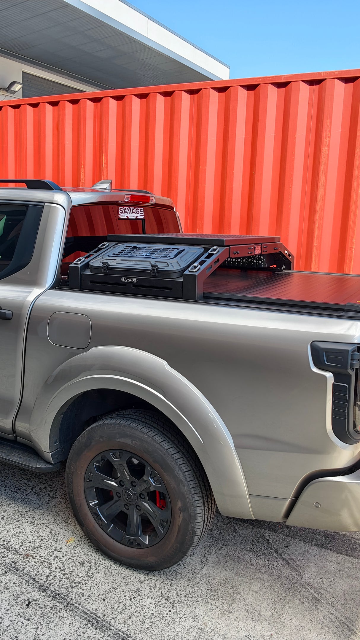 SAVAGE ROGUE TYRE/WHEEL CARRIER RACK WITH STORAGE PLATFORM