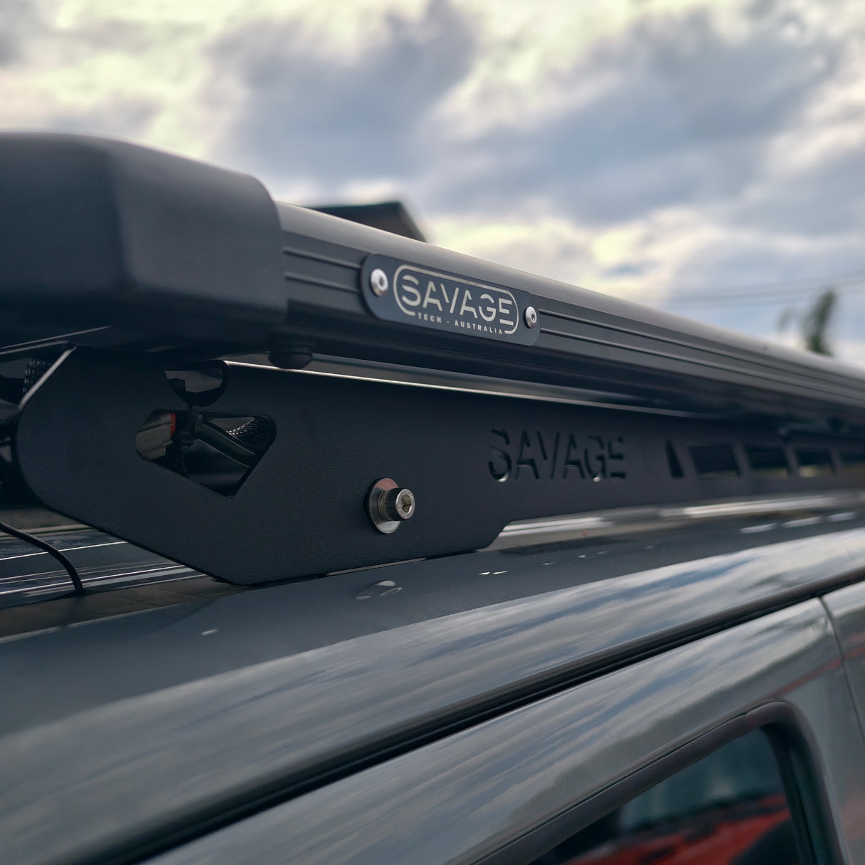 TANK 300 SAVAGE FULL LENGTH PLATFORM (WITH LED 32" LIGHTBAR)