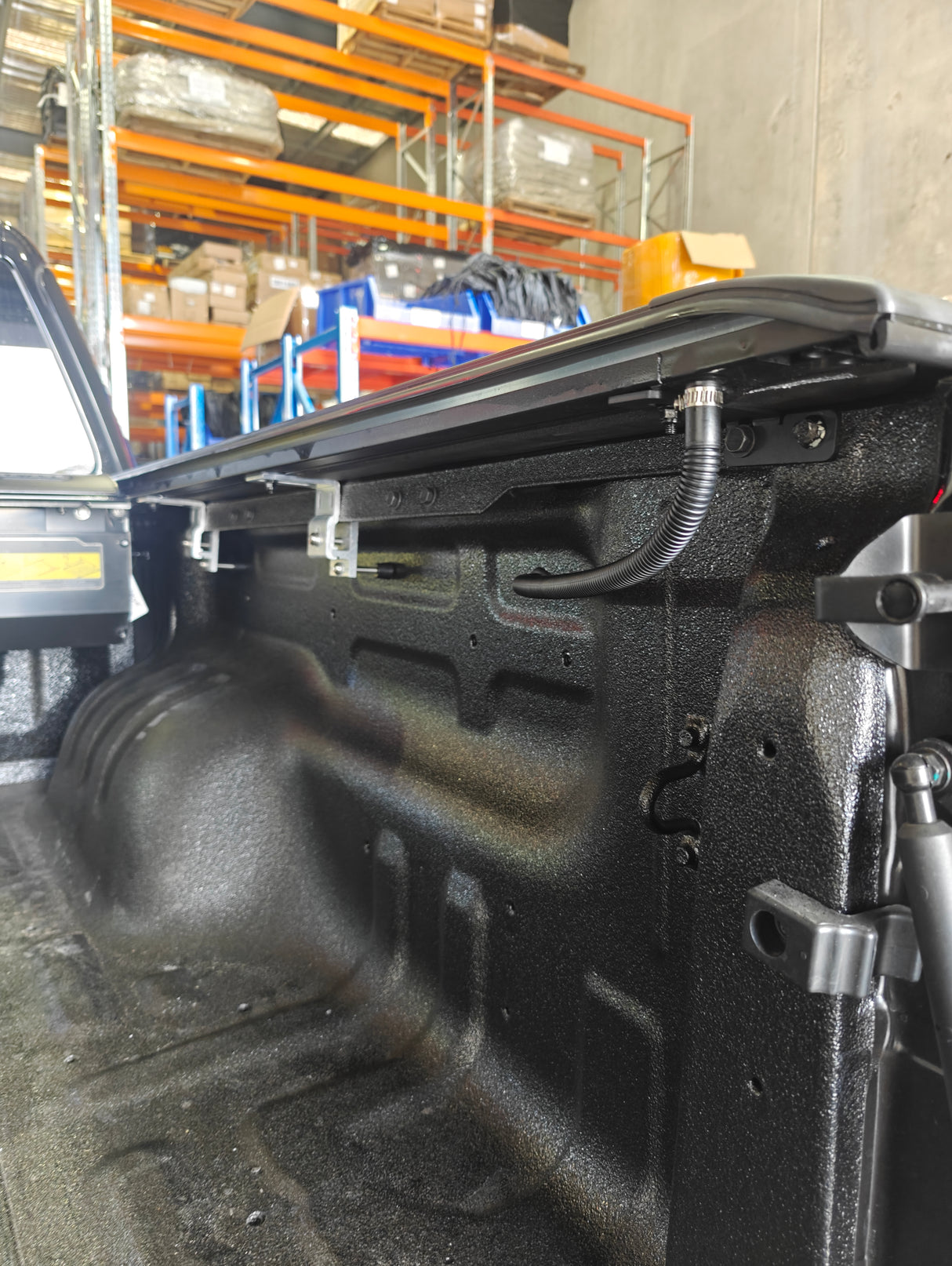 GWM ALPHA ROLLERVAULT ELECTRIC ROLLER/HARD TONNEAU COVER