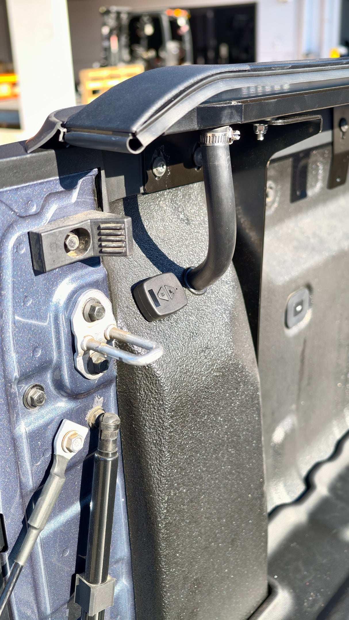 BYD SHARK 6 ELECTRIC CARGOGUARD PRO ROLLER SHUTTER